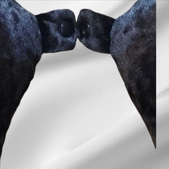 Cloudz Luxe Crushed Velvet Memory Foam Neck Pillow - Picture 3 of 5